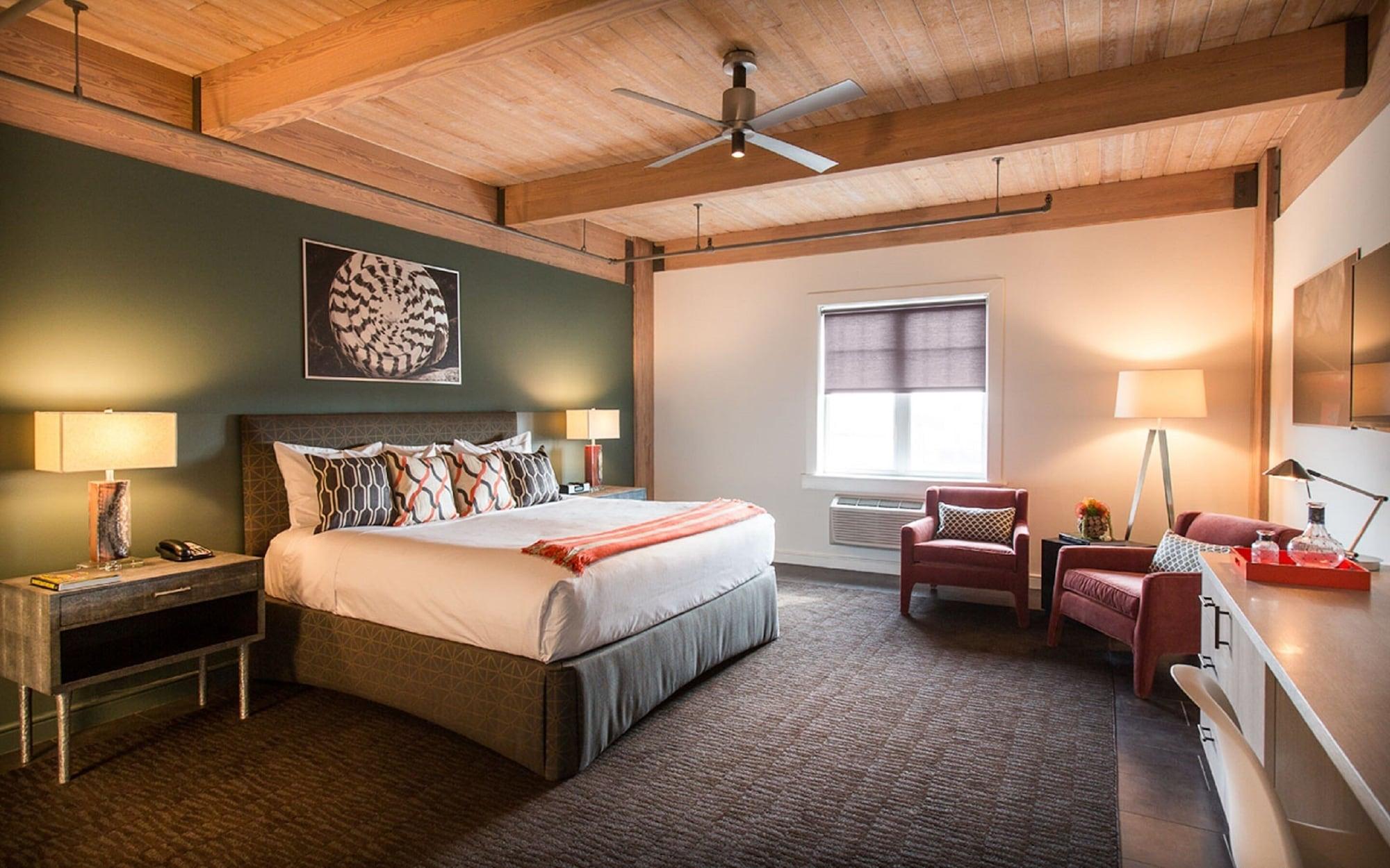 Harbor House And Marina Motel 3*