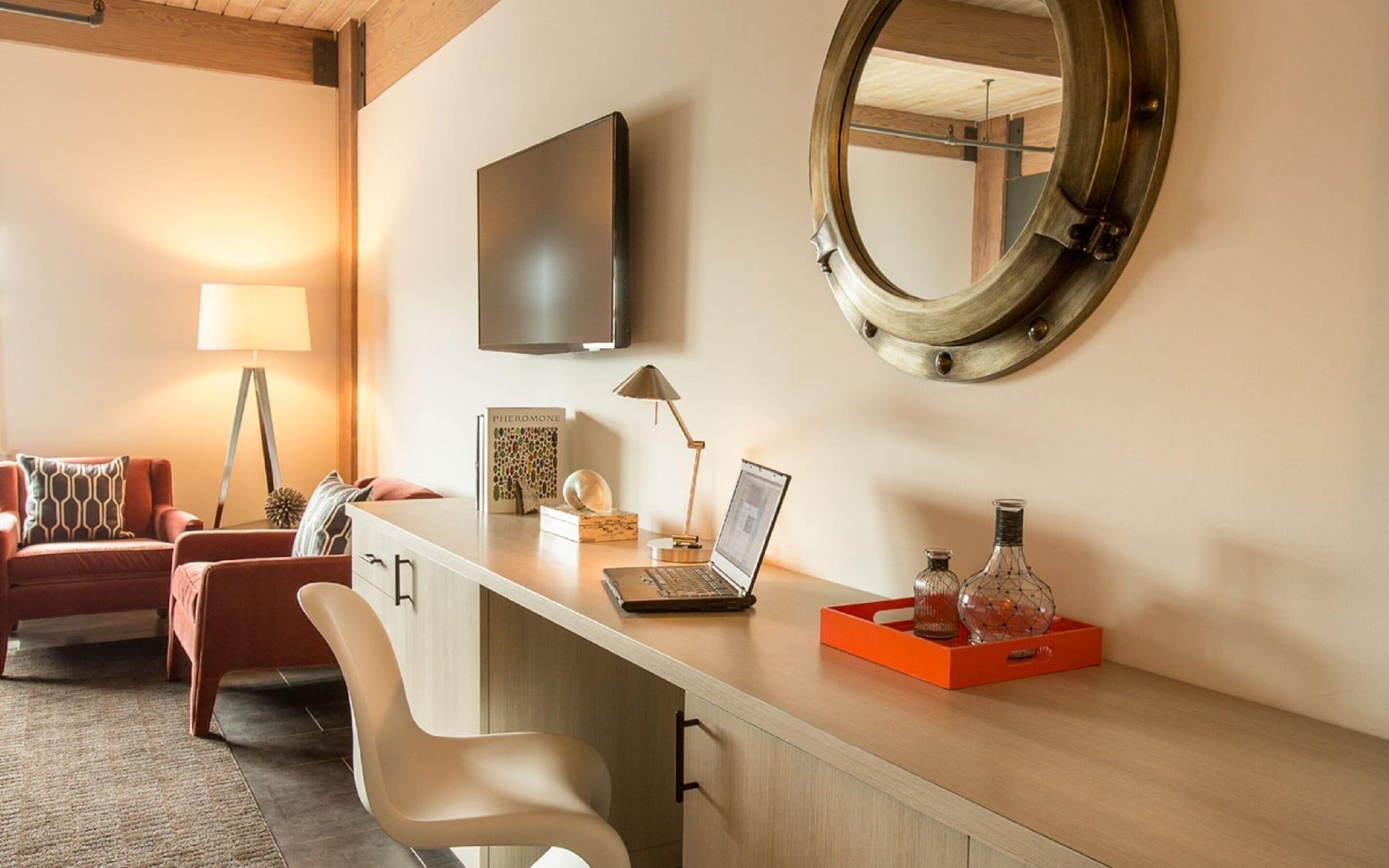Harbor House And Marina Motel 3*