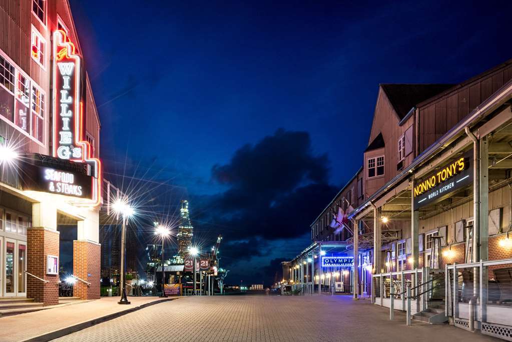 Harbor House And Marina Motel