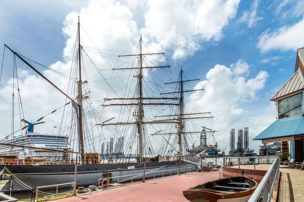Harbor House And Marina 3*