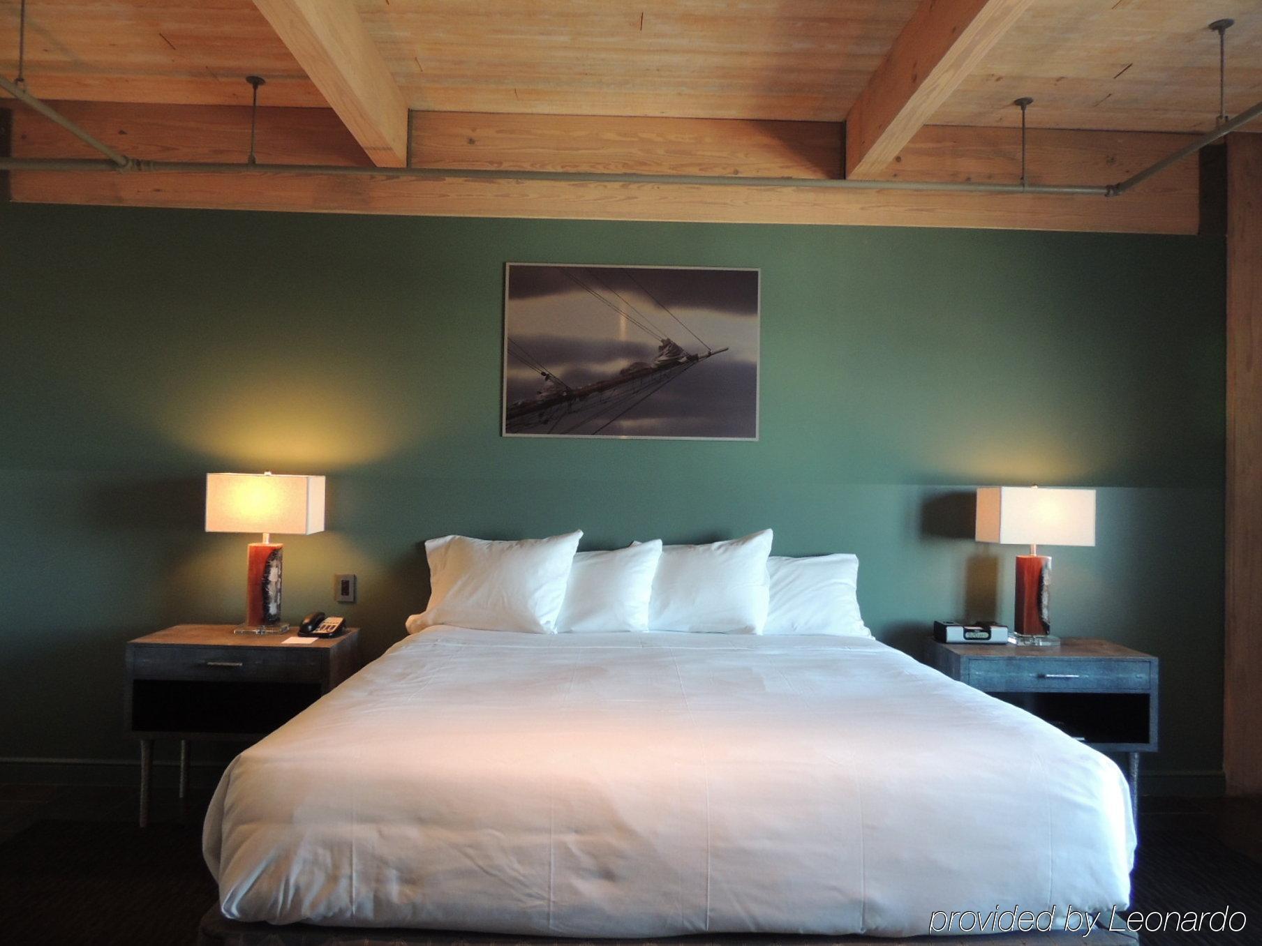 Harbor House And Marina Motel 3*