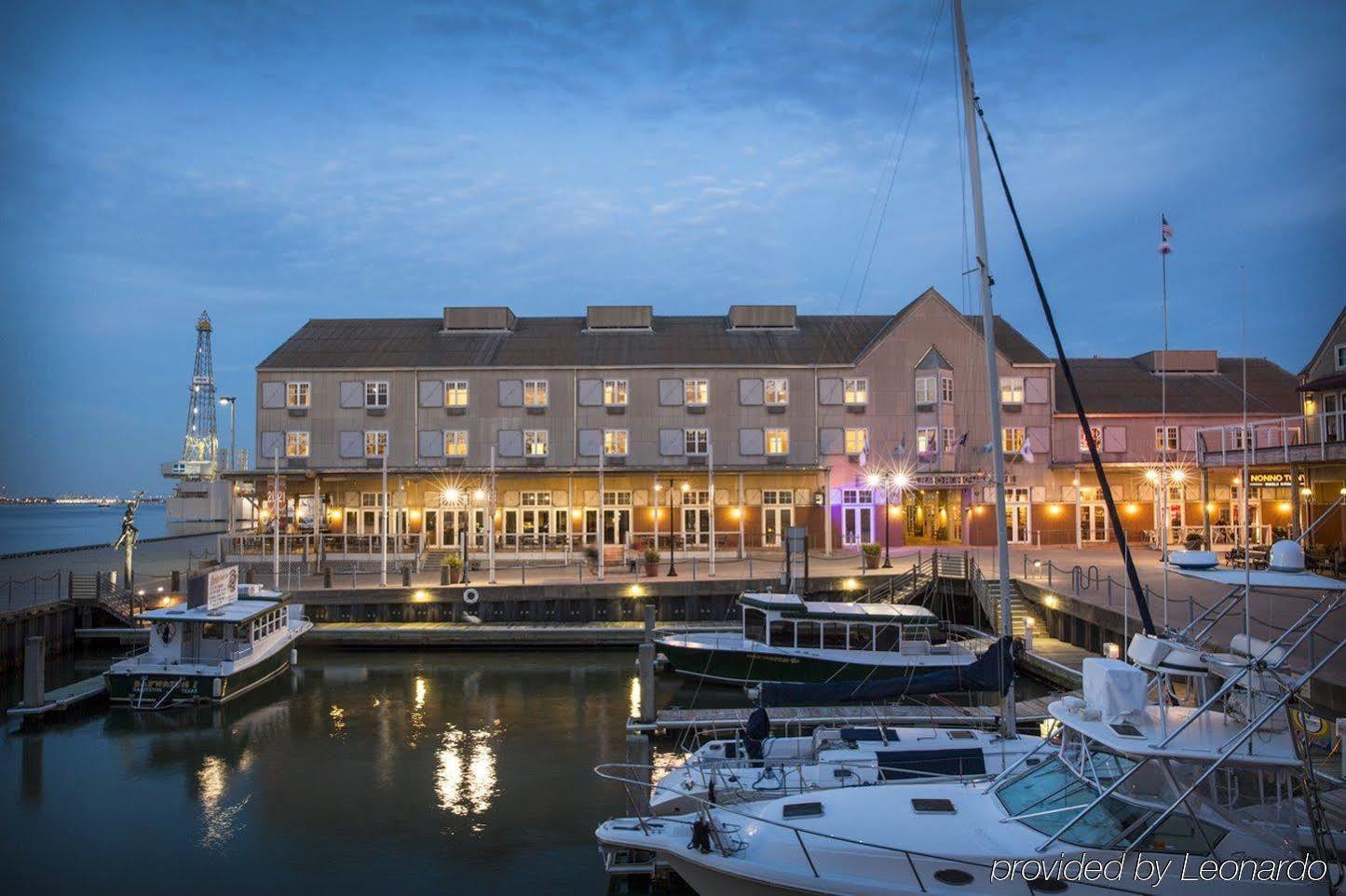 Harbor House And Marina Motel